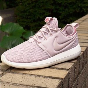 Nike Pastel Pink Roshe Run 2
